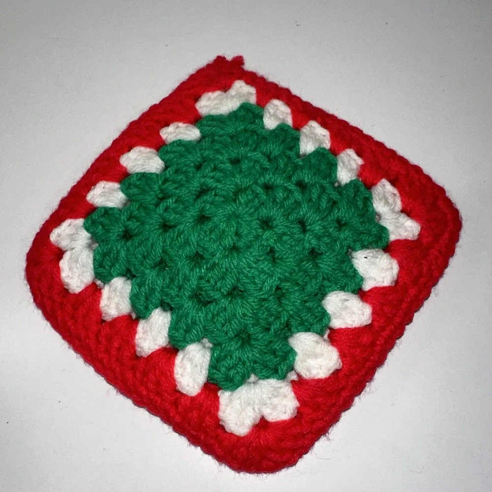 Vintage Handmade Christmas Kitch Santa Crocheted‎ Pot Holder Hot Pad 5.5